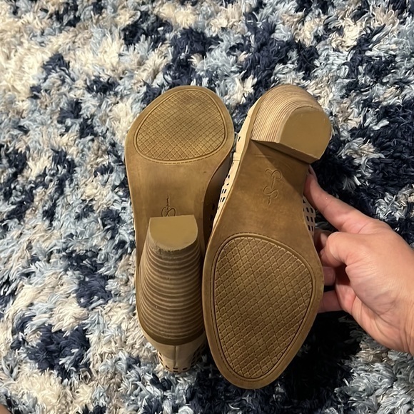 Jessica Simpson Women's Cherrell Ankle Bootie, tan‎ 9.5 - Picture 8 of 10